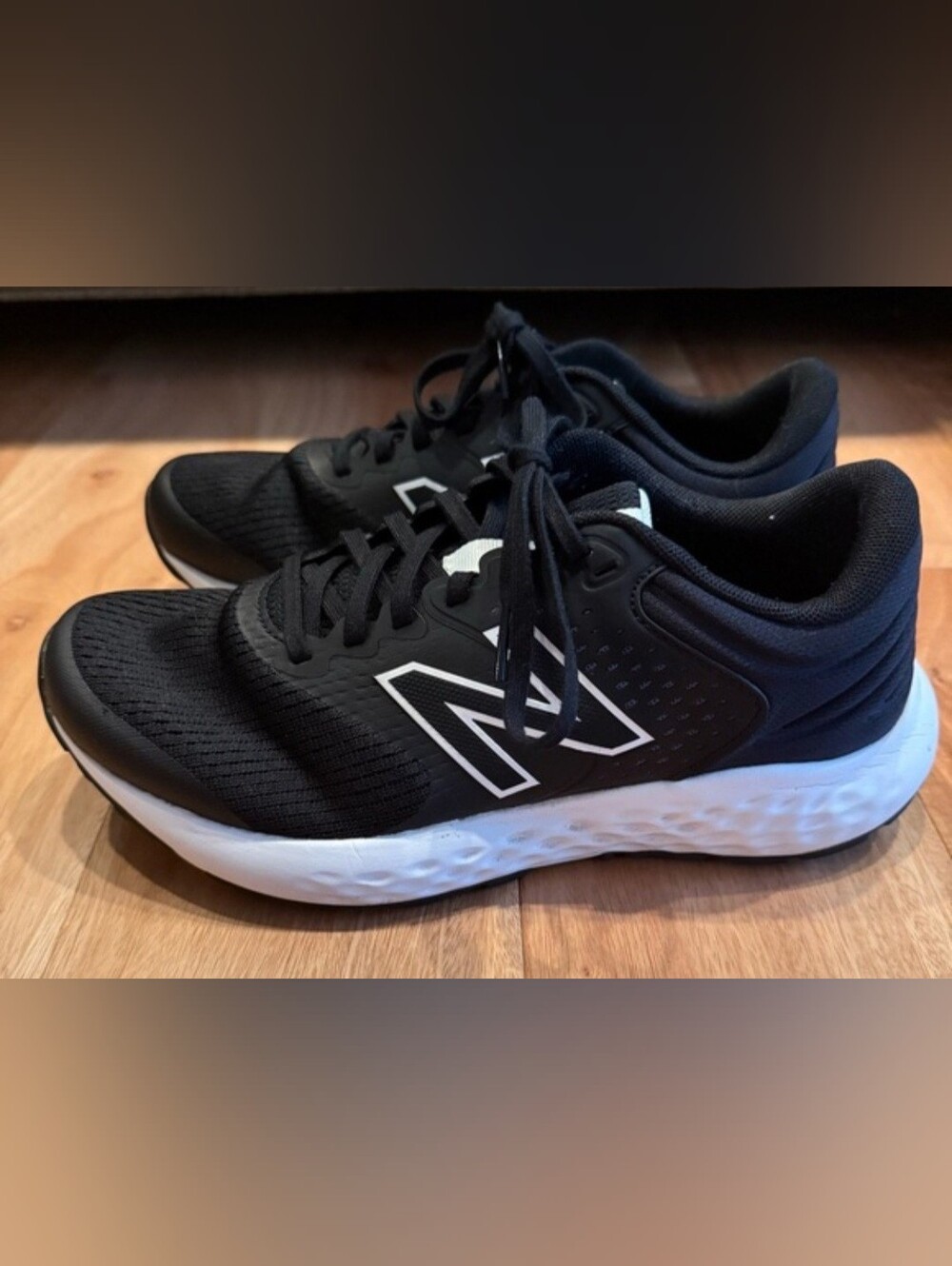 Women's Black & White New Balance 520 v7 Sz 7.5w Sneaker